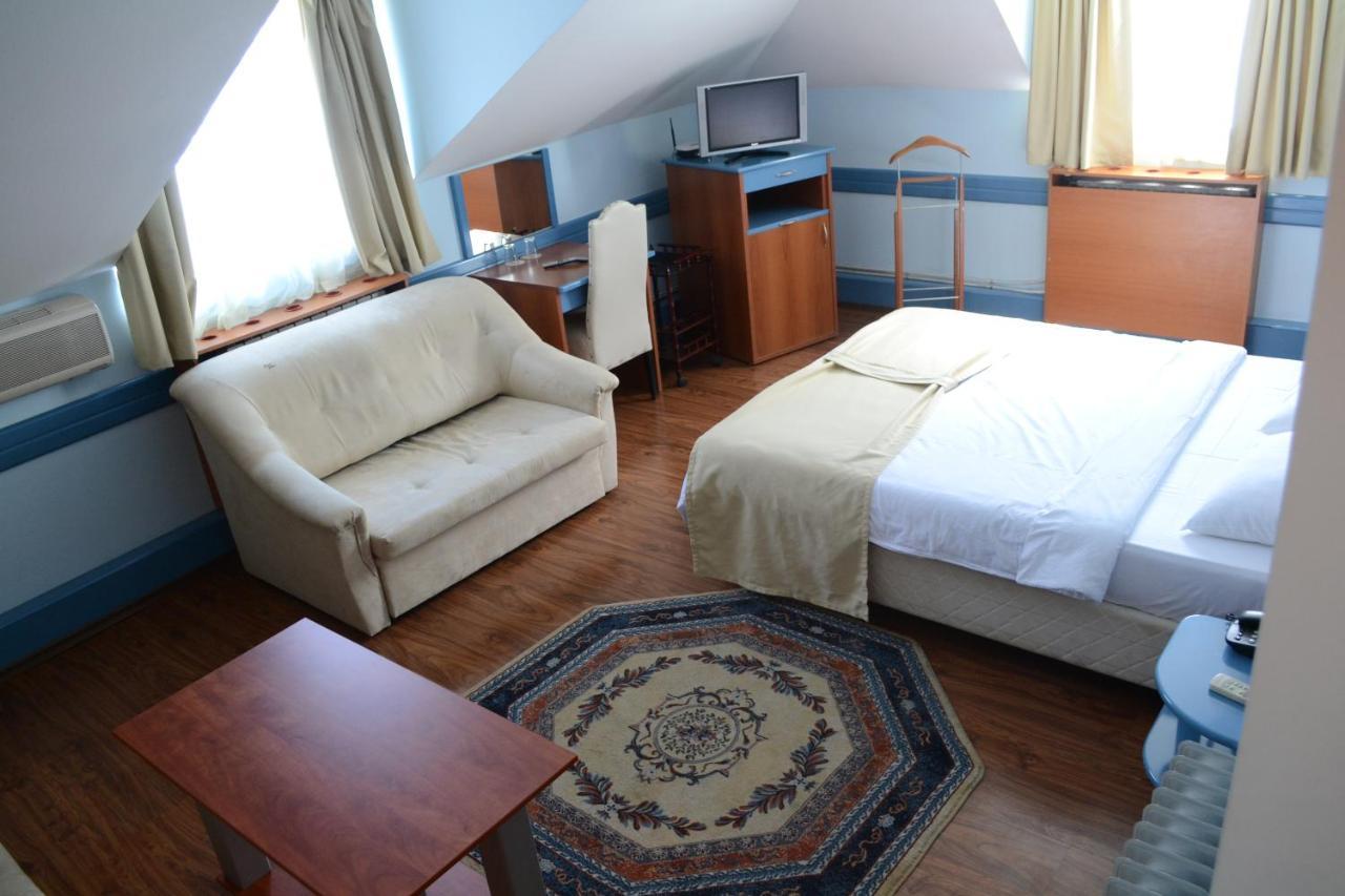 Hotel Tomce Sofka Skopje Ngoại thất bức ảnh